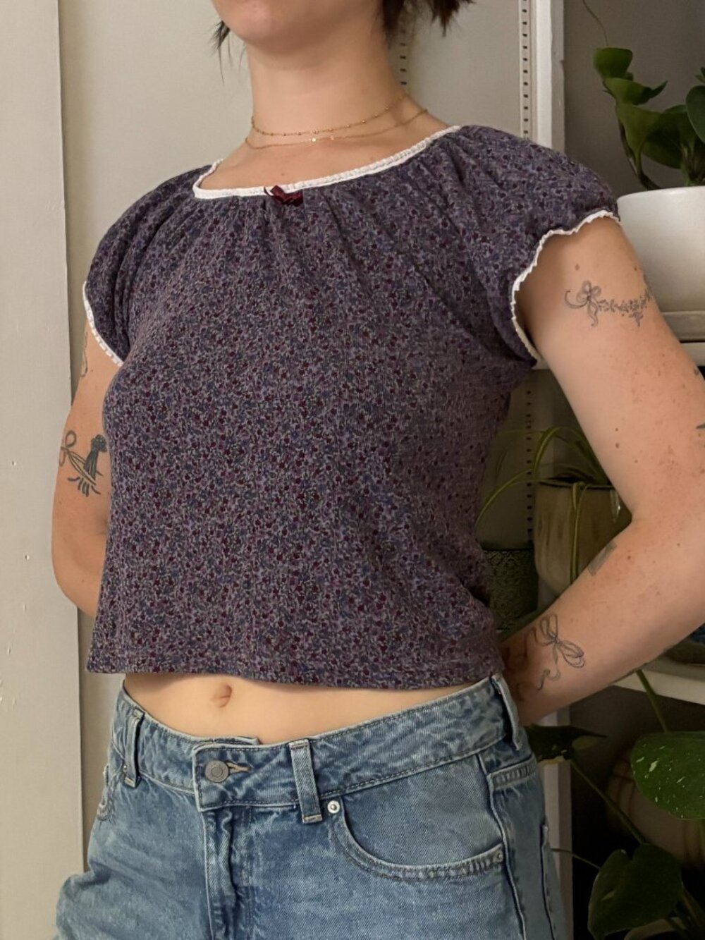 Vintage Floral Lace-Trim Baby Tee - L